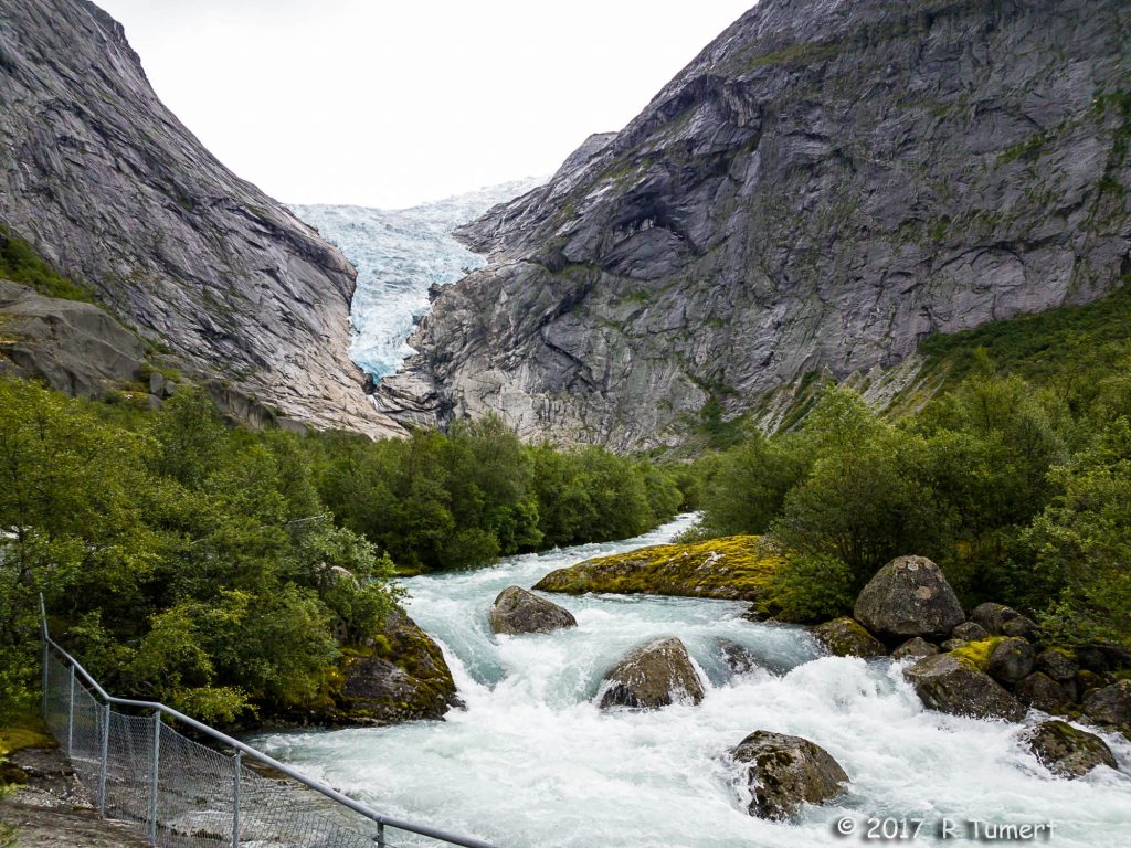 Smeltevann fra Briksdalsbreen